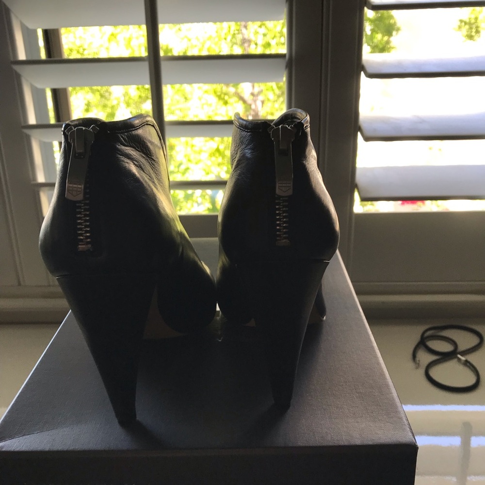 Shoes - Picture 2 of 6